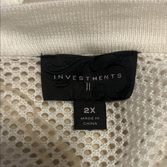 Elegant White Embroidered Women's Sweater/Cardigan. Size 2X - Picture 11 of 11